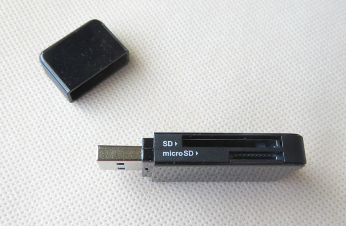 SDカード、microSDカードに対応